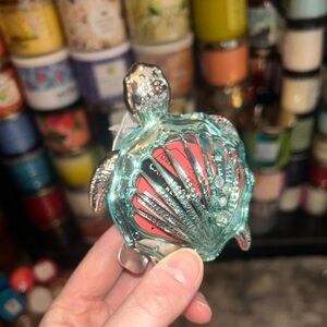 Bath and Body Works Sea Shell Turtle Vent Clip With Iced Dragonfruit Tea pod